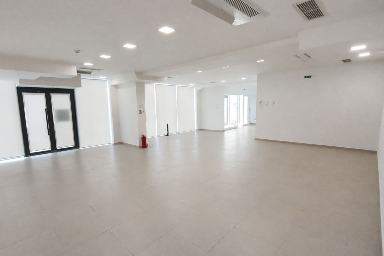 Се изнајмува деловен простор во Карпош - Слика 4