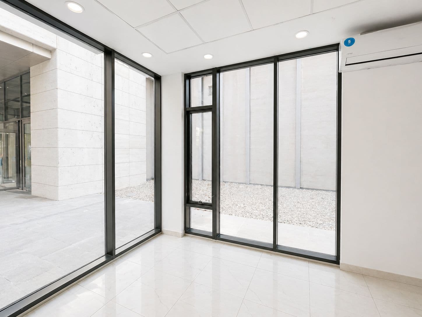 Деловен простор за изнајмување на одлична локација во Центар - 3