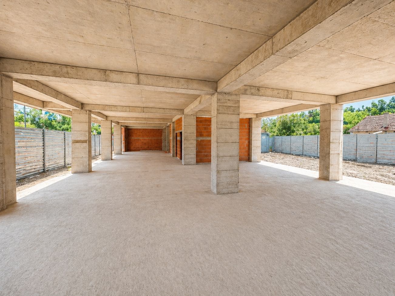 Деловен простор 355м2 на прометна локација - За Продажба - Скопје