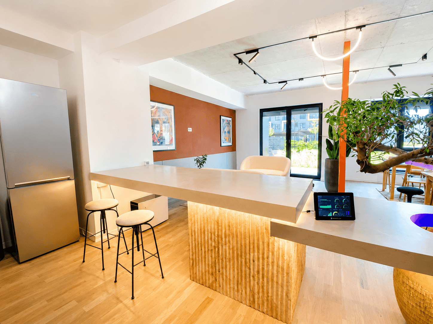 Деловен простор за изнајмување во East Gate Living - 3