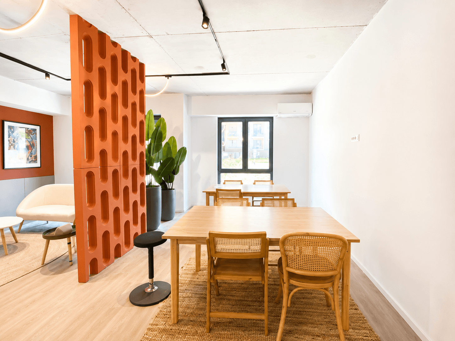 Деловен простор за изнајмување во East Gate Living - За Изнајмување - Скопје - Слика 5