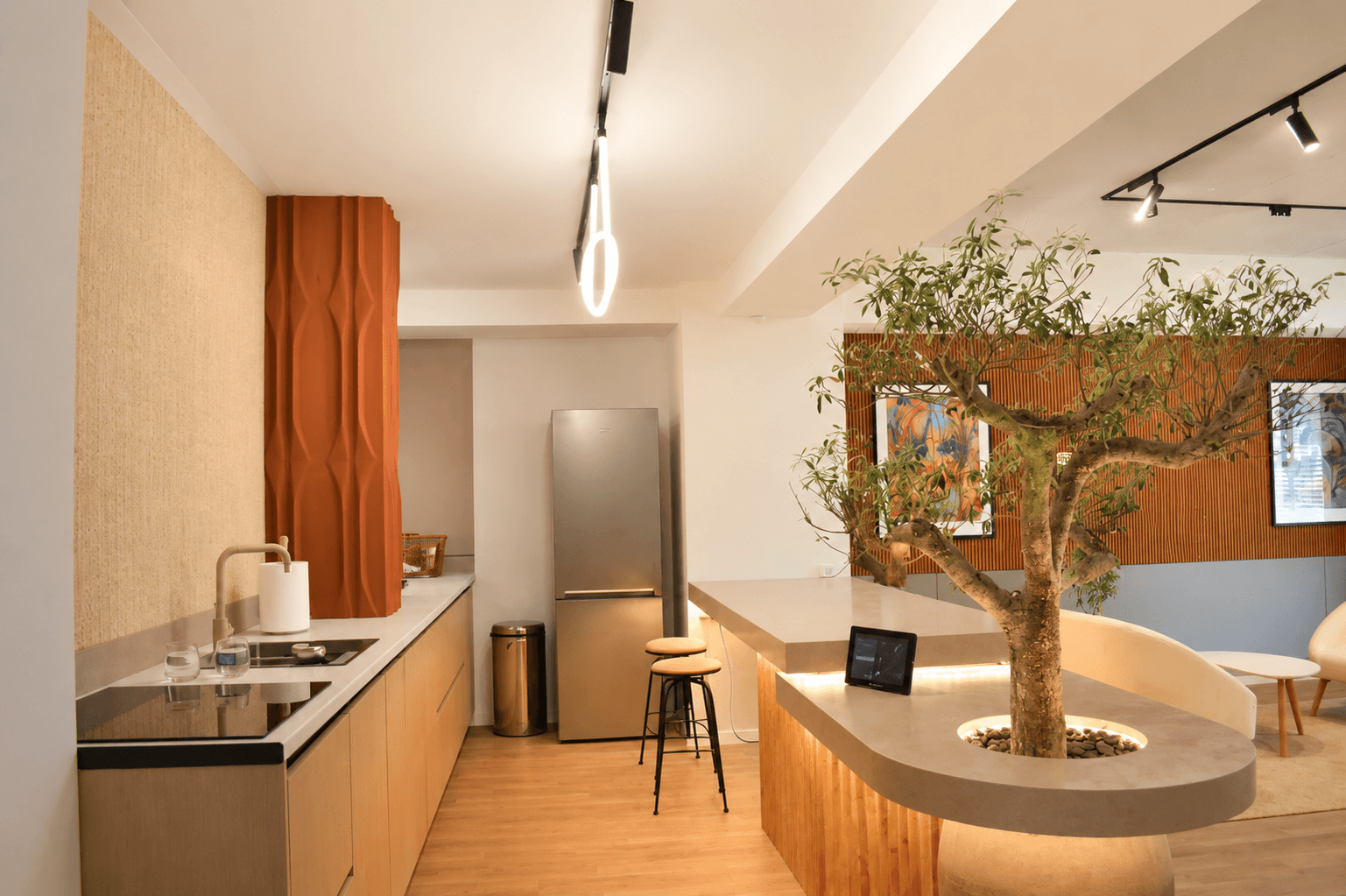 Деловен простор за изнајмување во East Gate Living - 2