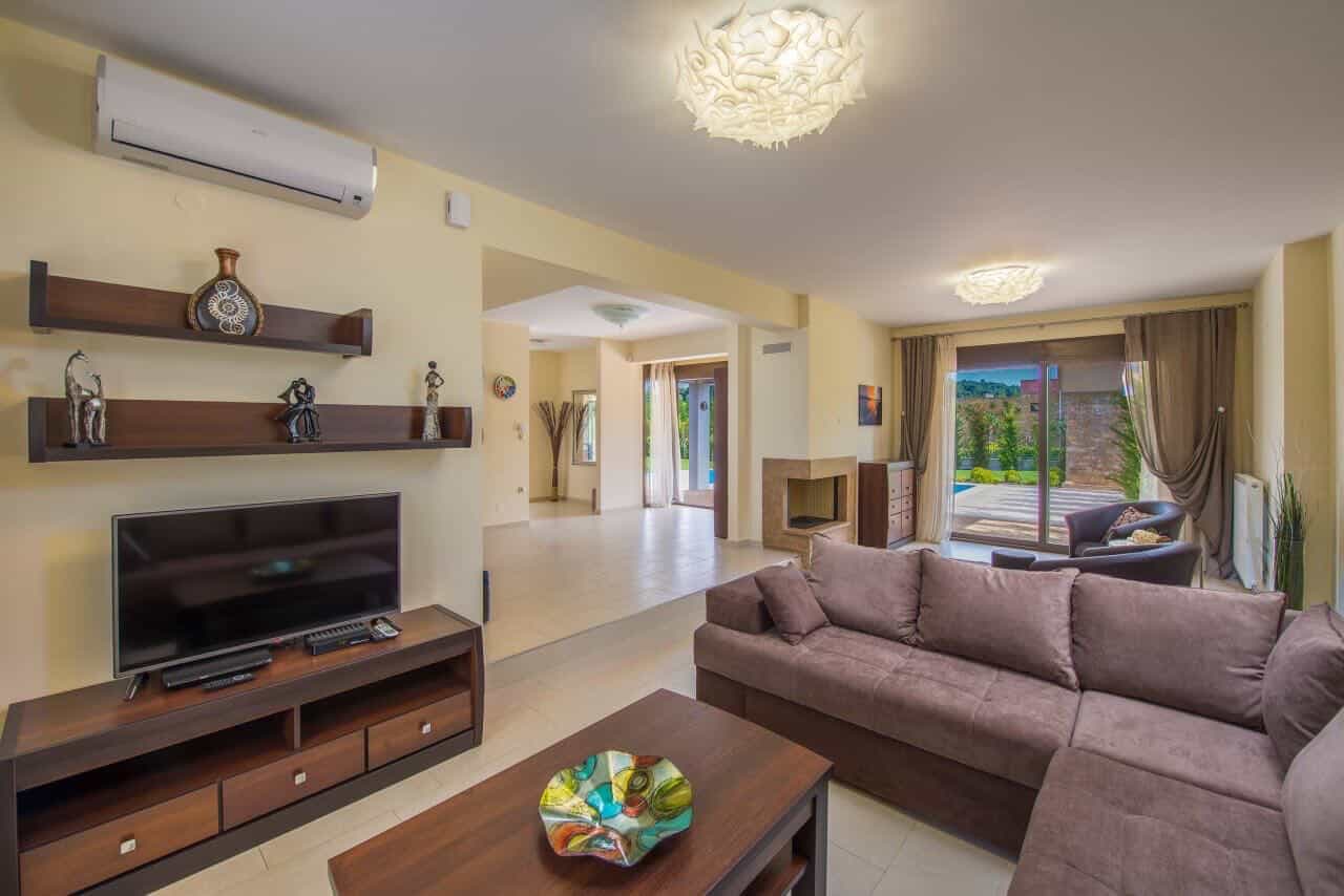 Modern and comfortable villa in Sunny Beach - For Sale - Greece - Image 10