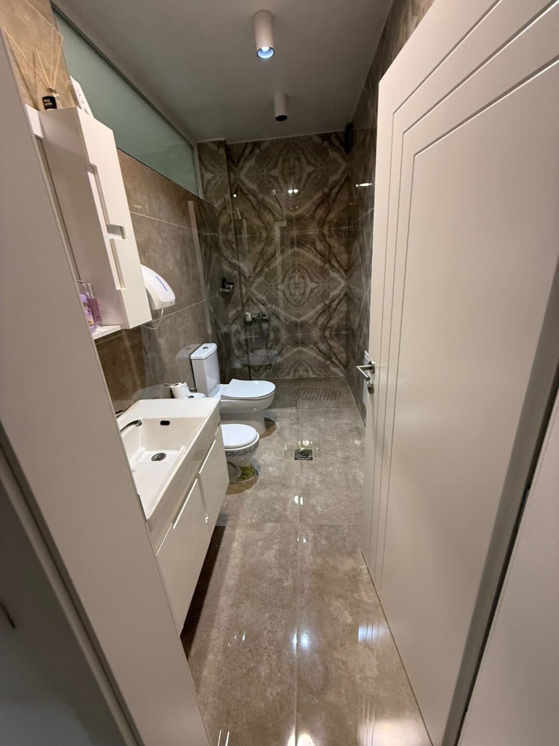 House 260m2 in Ilinden - For Sale - Skopje - Image 15