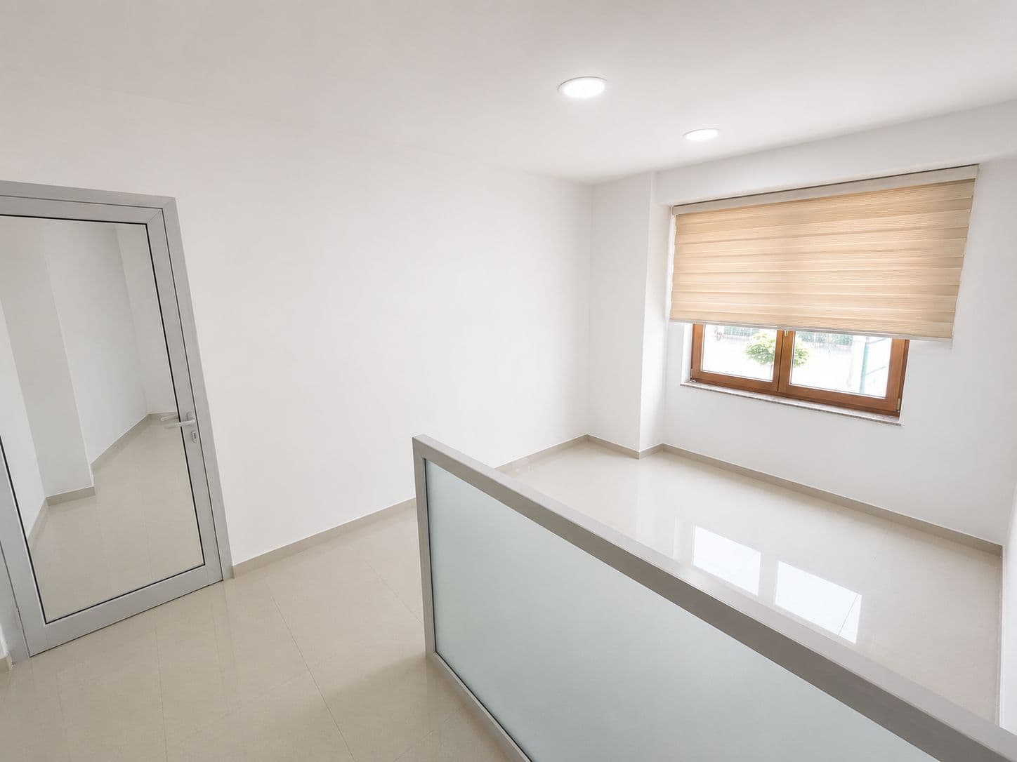 Office Space for Sale – 226 m² in a Business Building in the Center of Skopje - For Sale - Centar - Image 8