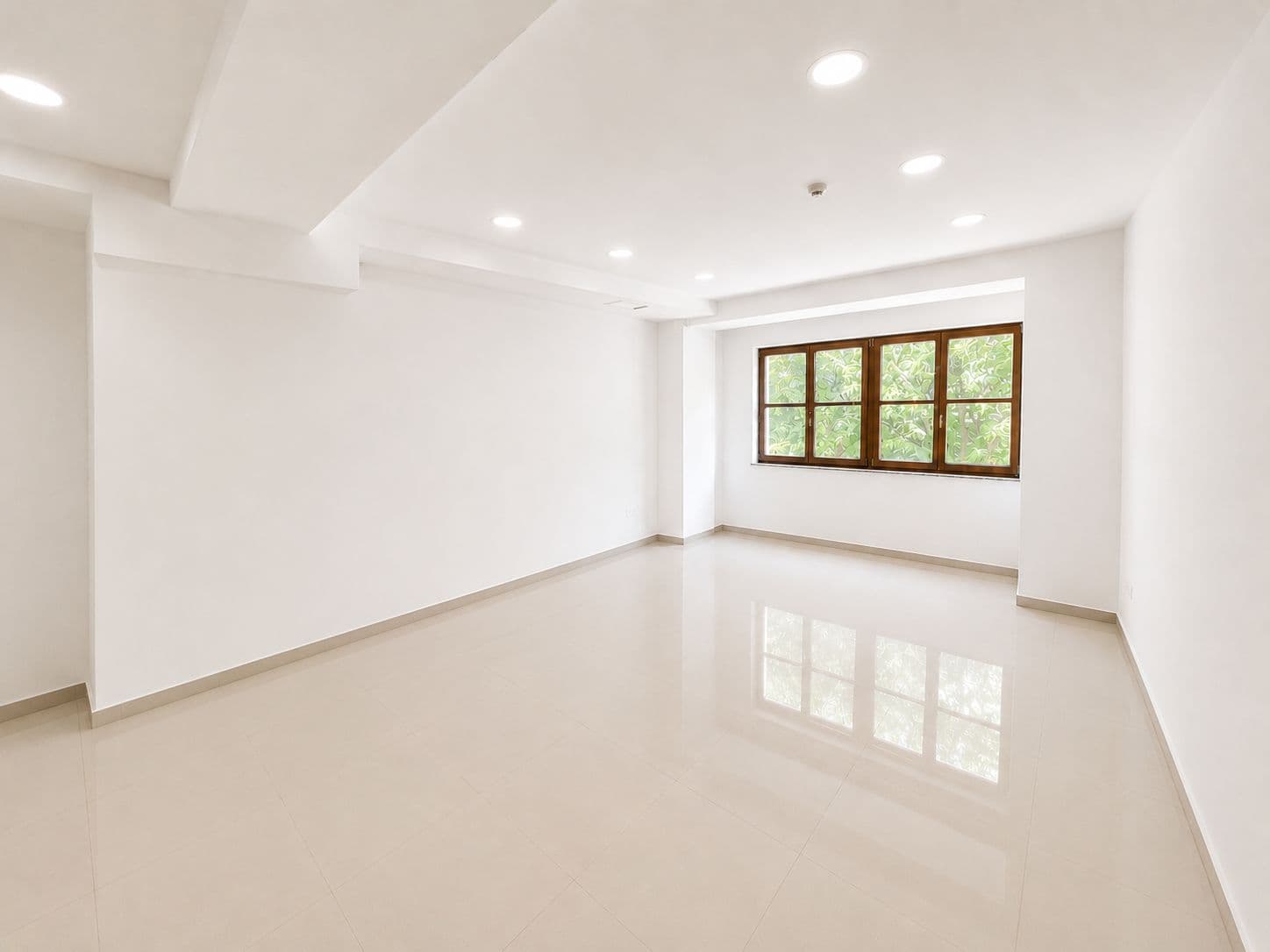 Office Space for Sale – 226 m² in a Business Building in the Center of Skopje - For Sale - Centar - Image 5