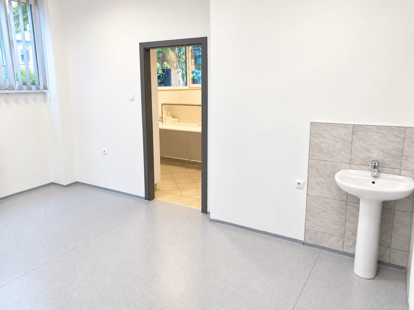 Business space for sale in Aerodrom - For Sale - Aerodrom - Image 11