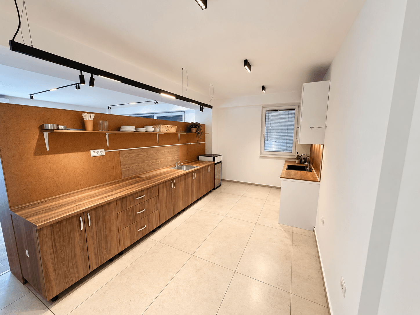 Commercial Space for Rent in East Gate - For Rent - Gazi Baba - Image 11