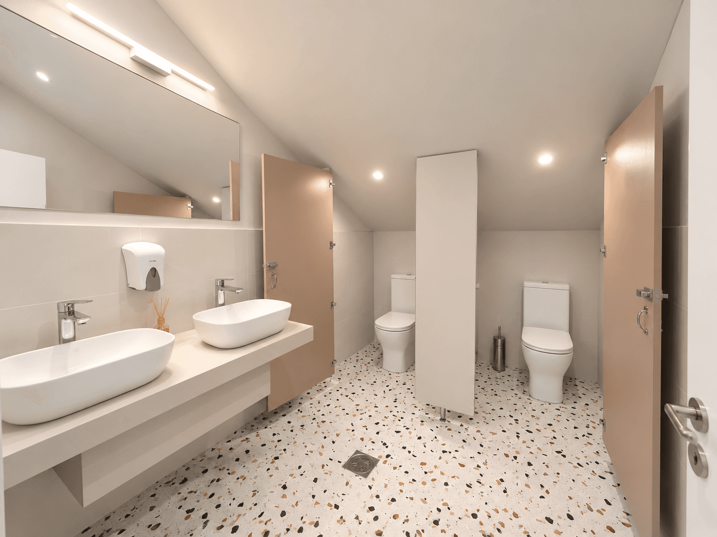 Се издава деловен простор од 210 м² - 2
