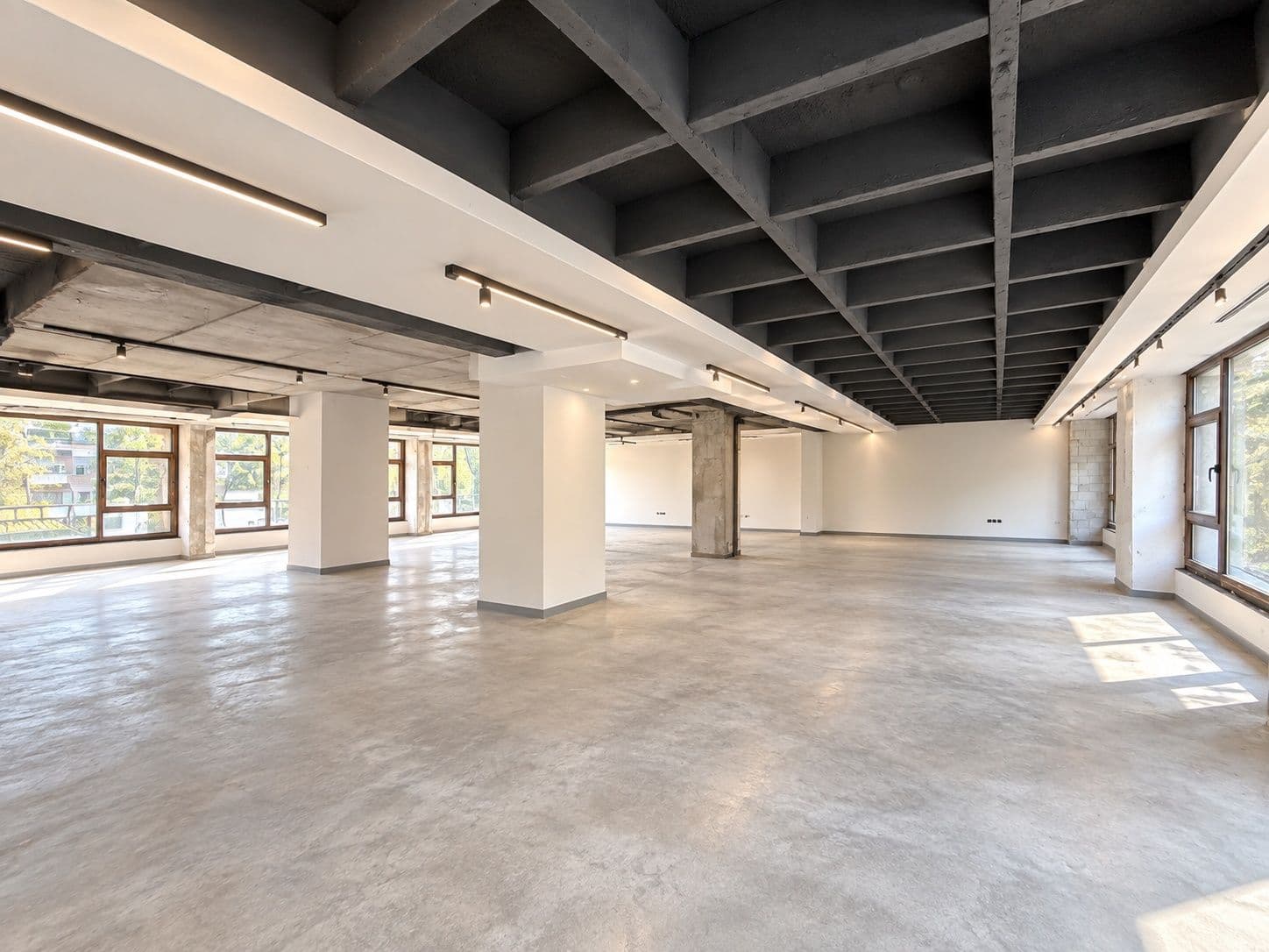 Commercial Space –600m2 - For Rent - Centar