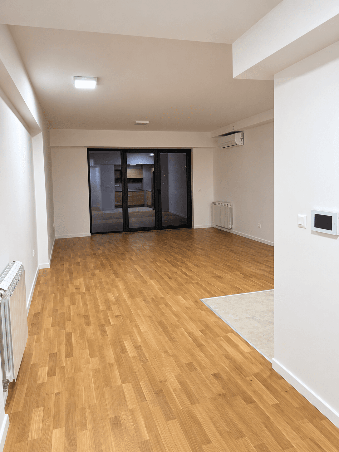 Business space for rent 97 m² in Grand River - За Изнајмување - Центар