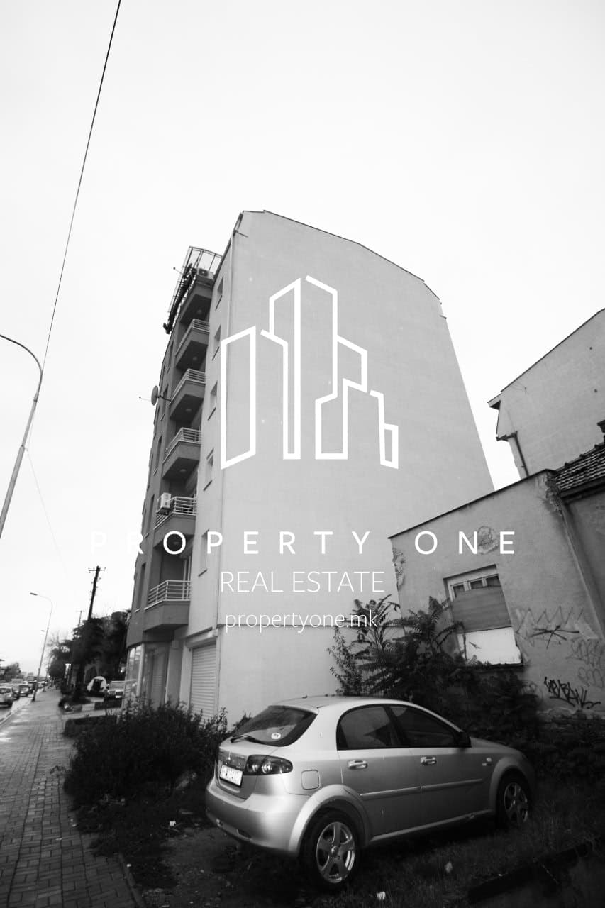 Plot on prime location with construction permission - For Sale - Centar - Image 1