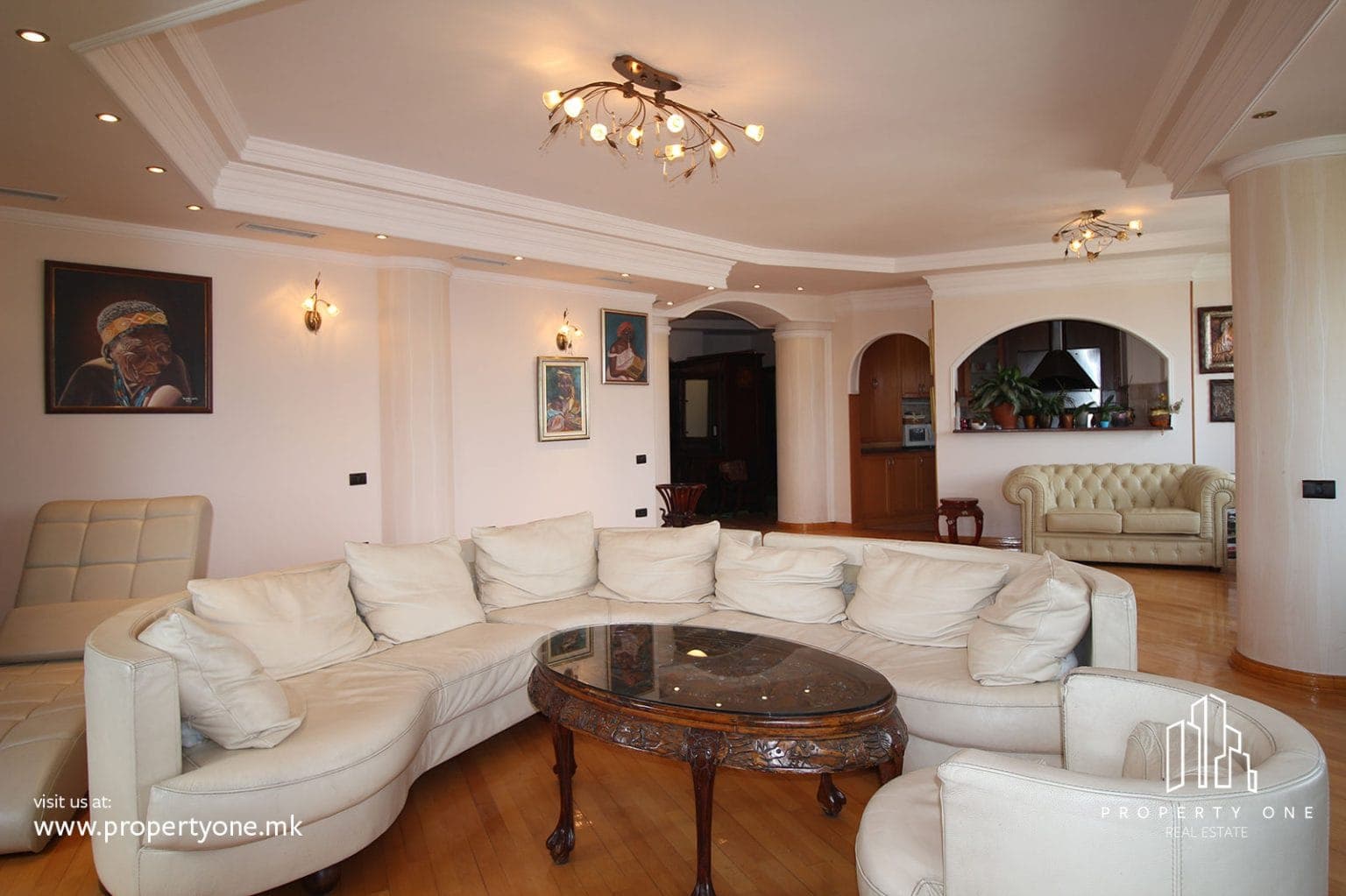 ЛУКСУЗНО НАМЕСТЕН СТАН ВО ЦЕНТАР - За Изнајмување - Центар - Слика 1