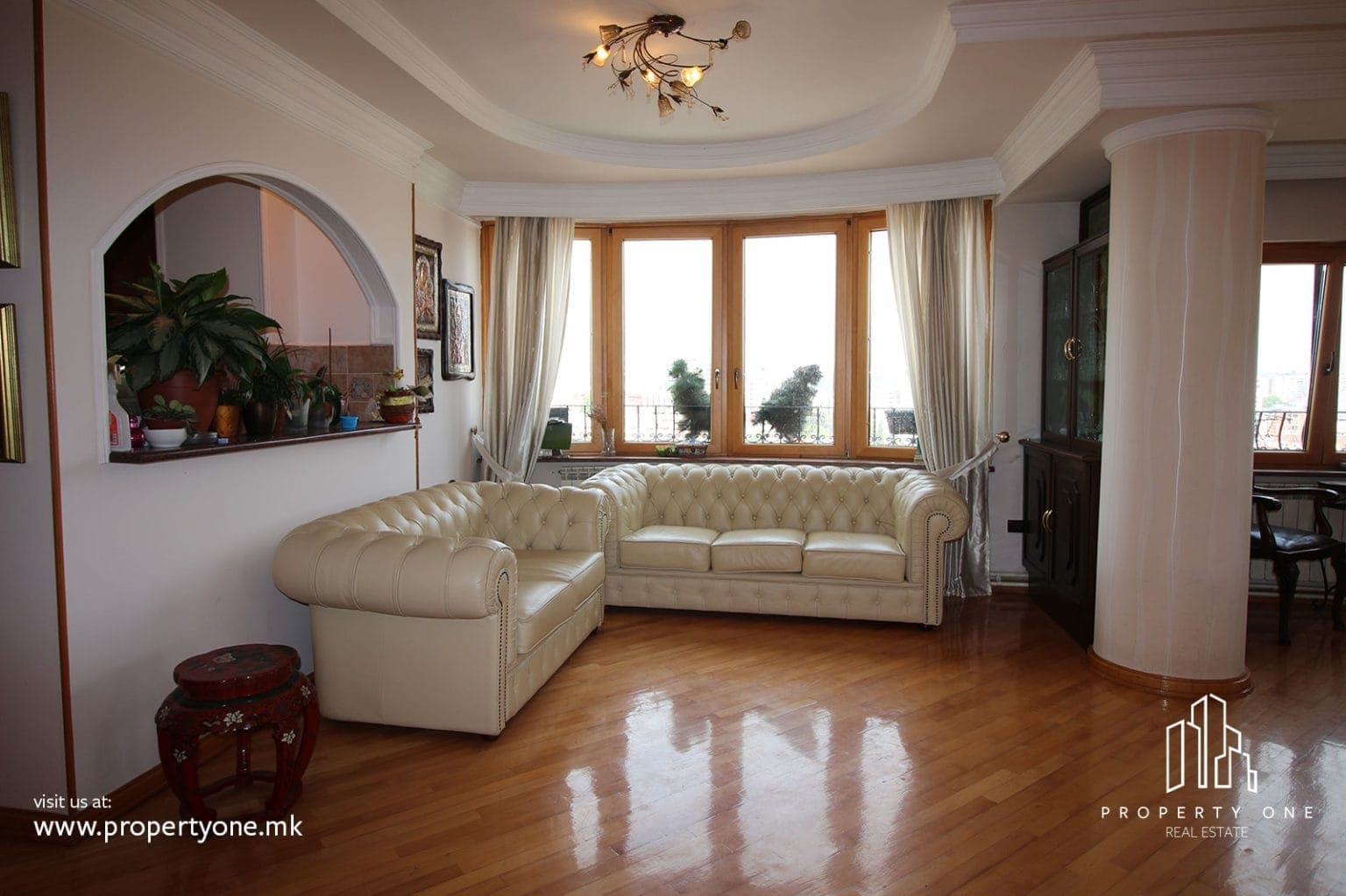 ЛУКСУЗНО НАМЕСТЕН СТАН ВО ЦЕНТАР - За Изнајмување - Центар - Слика 2