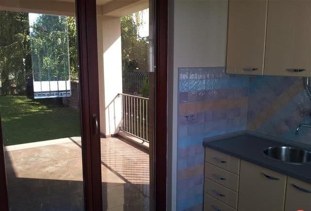 Beautiful house with spacious 550m2 yard - For Rent - Zlokukjani - Image 5