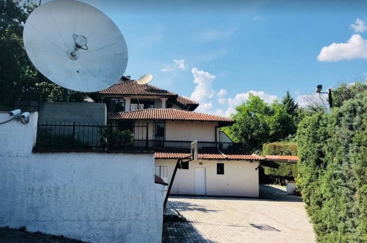 Spacious house with diplomatic status - For Rent - Kisela Voda - Image 11