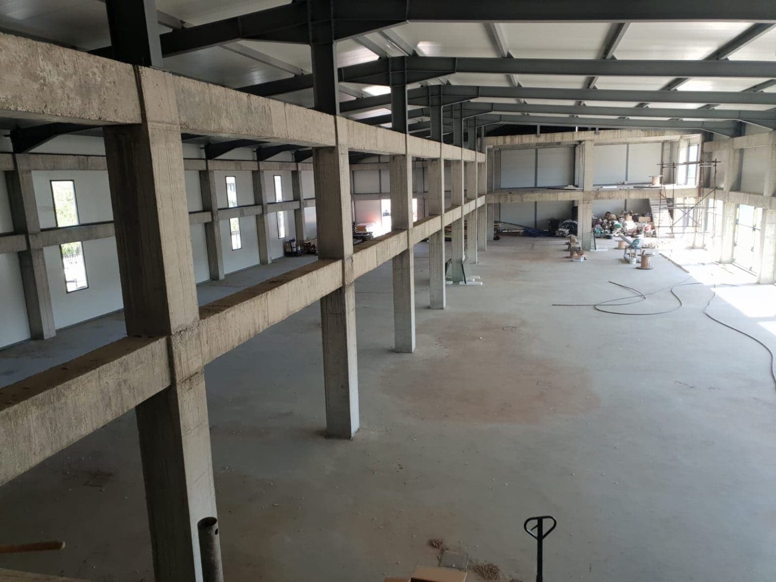 Space suitable for warehouse / showroom 1500m2 - 3