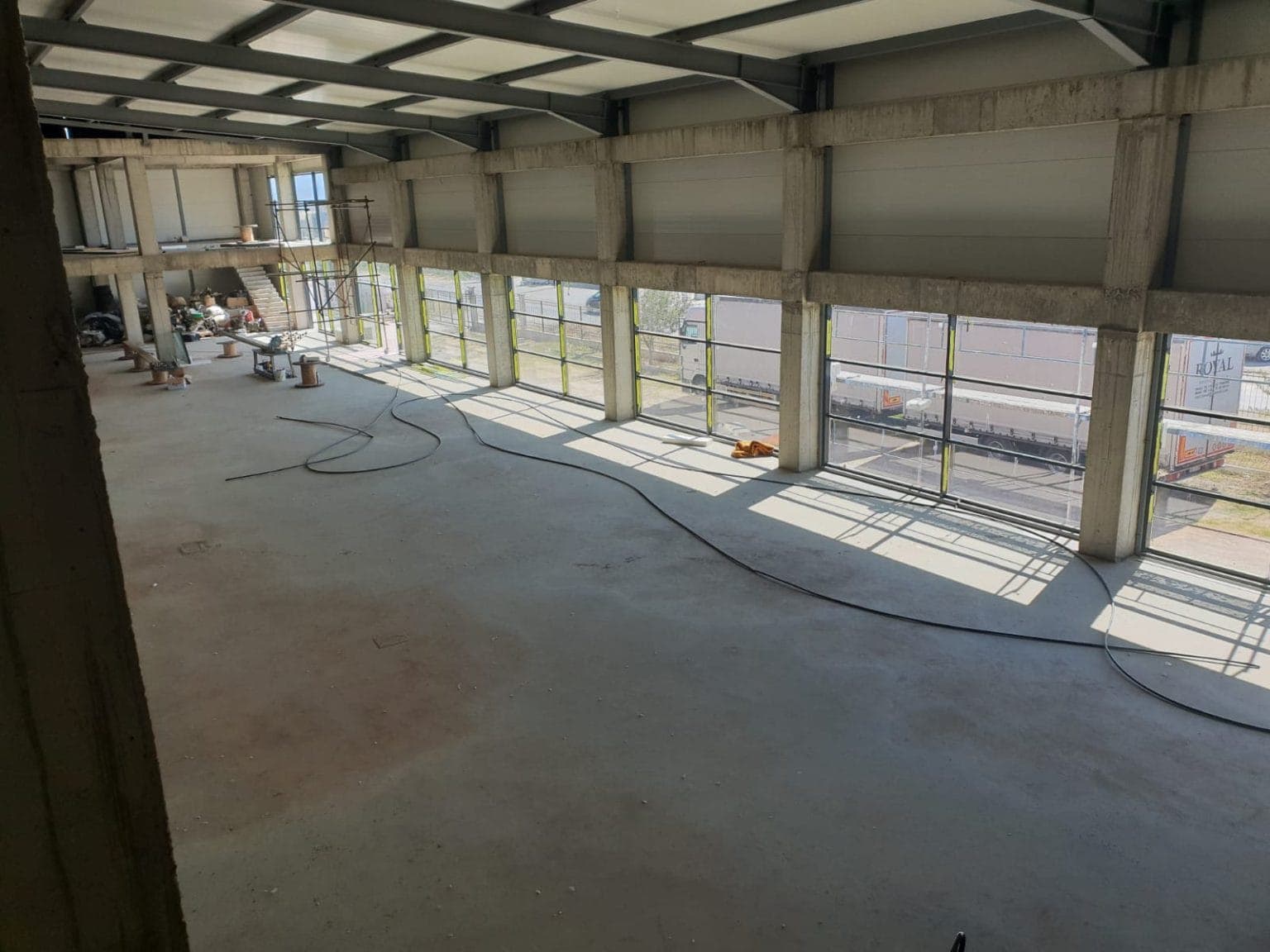 Space suitable for warehouse / showroom 1500m2 - For Rent - Karposh