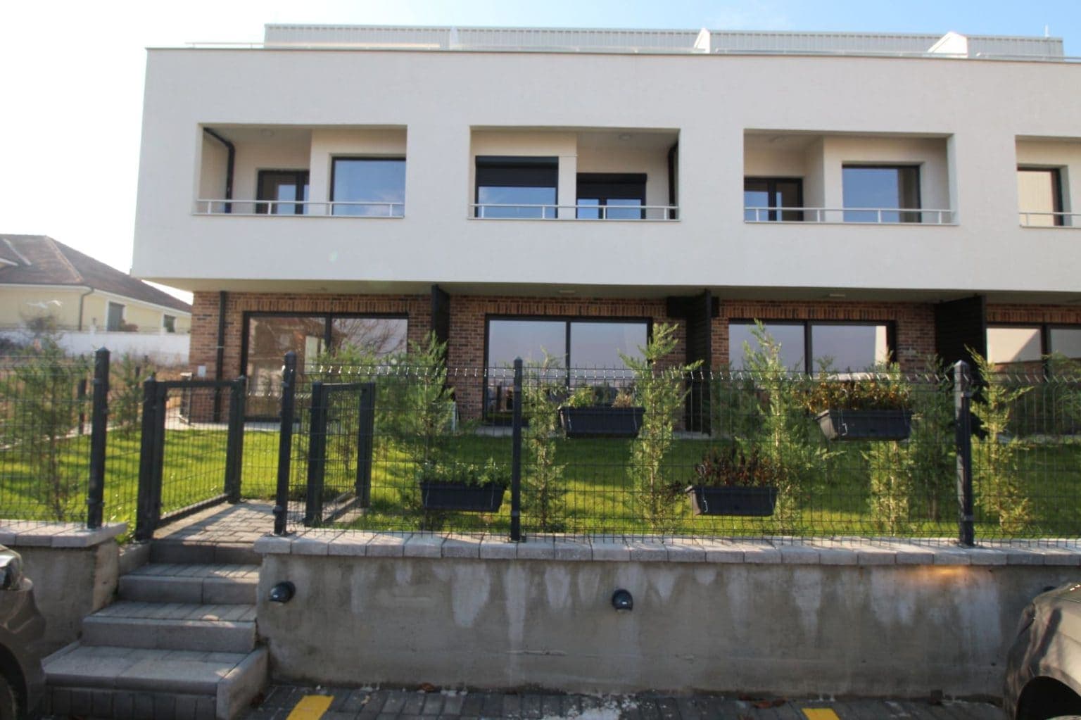 Куќа во затворен комплекс во Бардовци - За Изнајмување - Бардовци - Слика 1