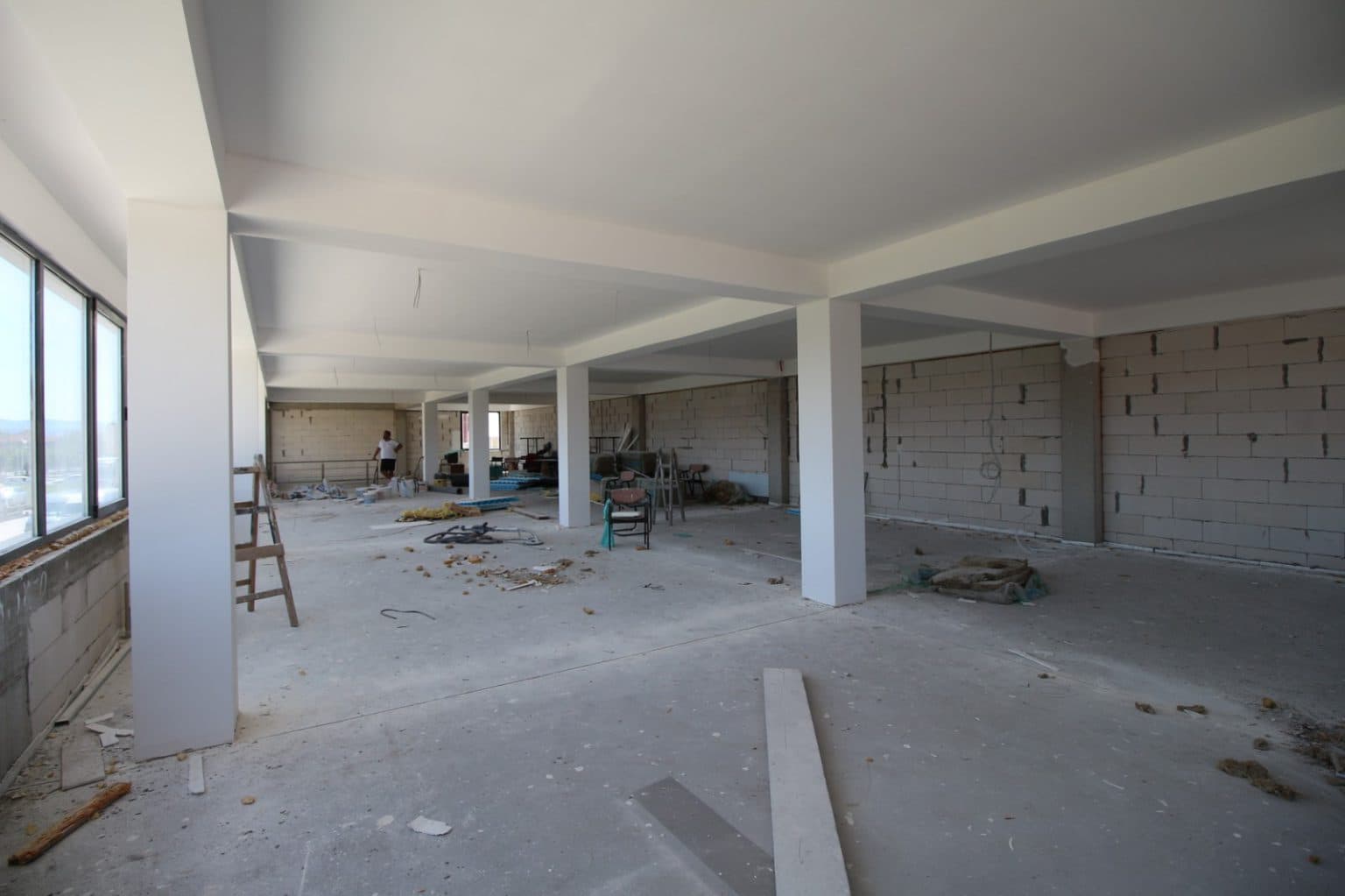 Магацин со Продажен Салон - 3