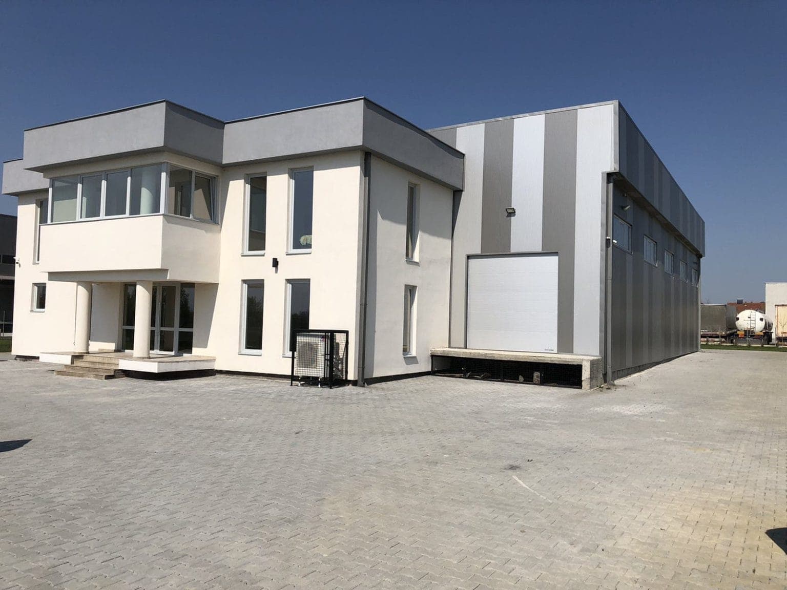 Business space and warehouse in Ilinden - For Rent - Ilinden
