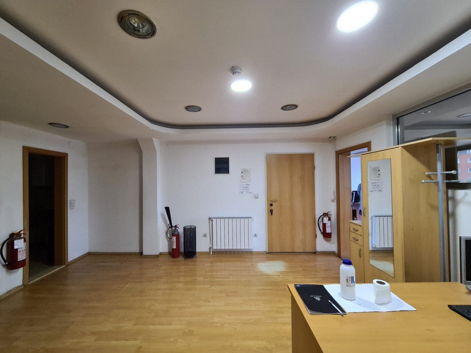 Деловен простор 99м2 во Центар - За Изнајмување - Центар - Слика 3