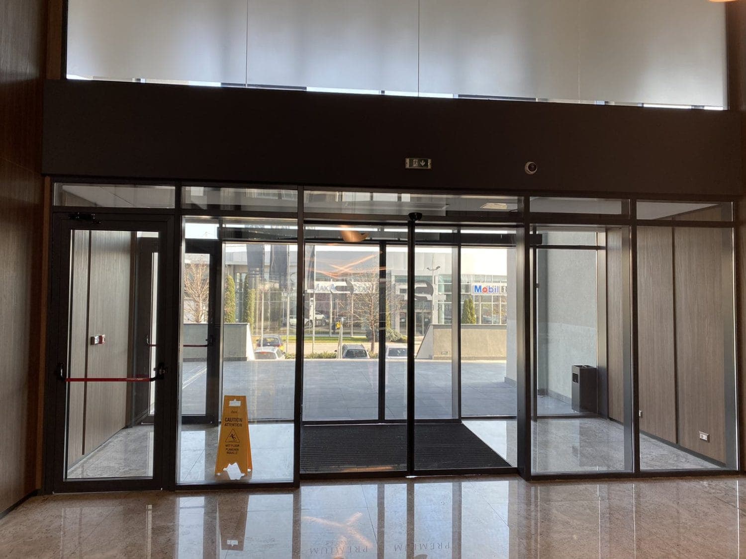 Нова деловна зграда по најсовремени стандарди - За Изнајмување - Аеродром - Слика 11