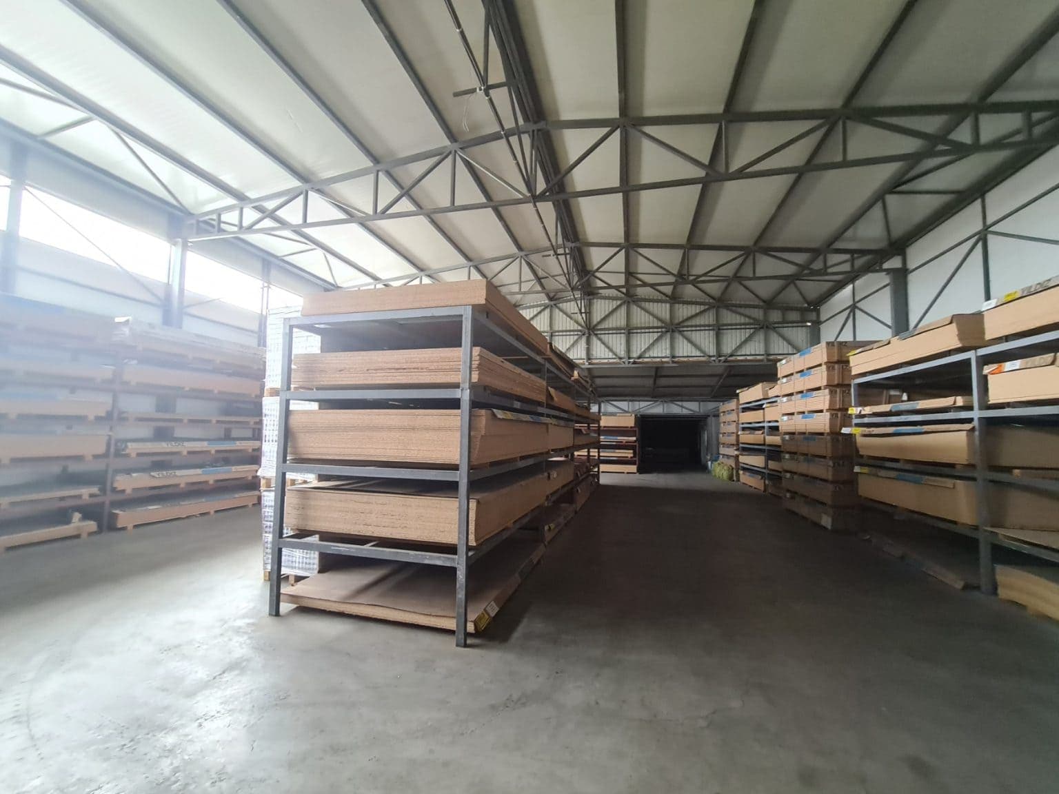 Се изнајмува деловен простор во Визбегово - 3