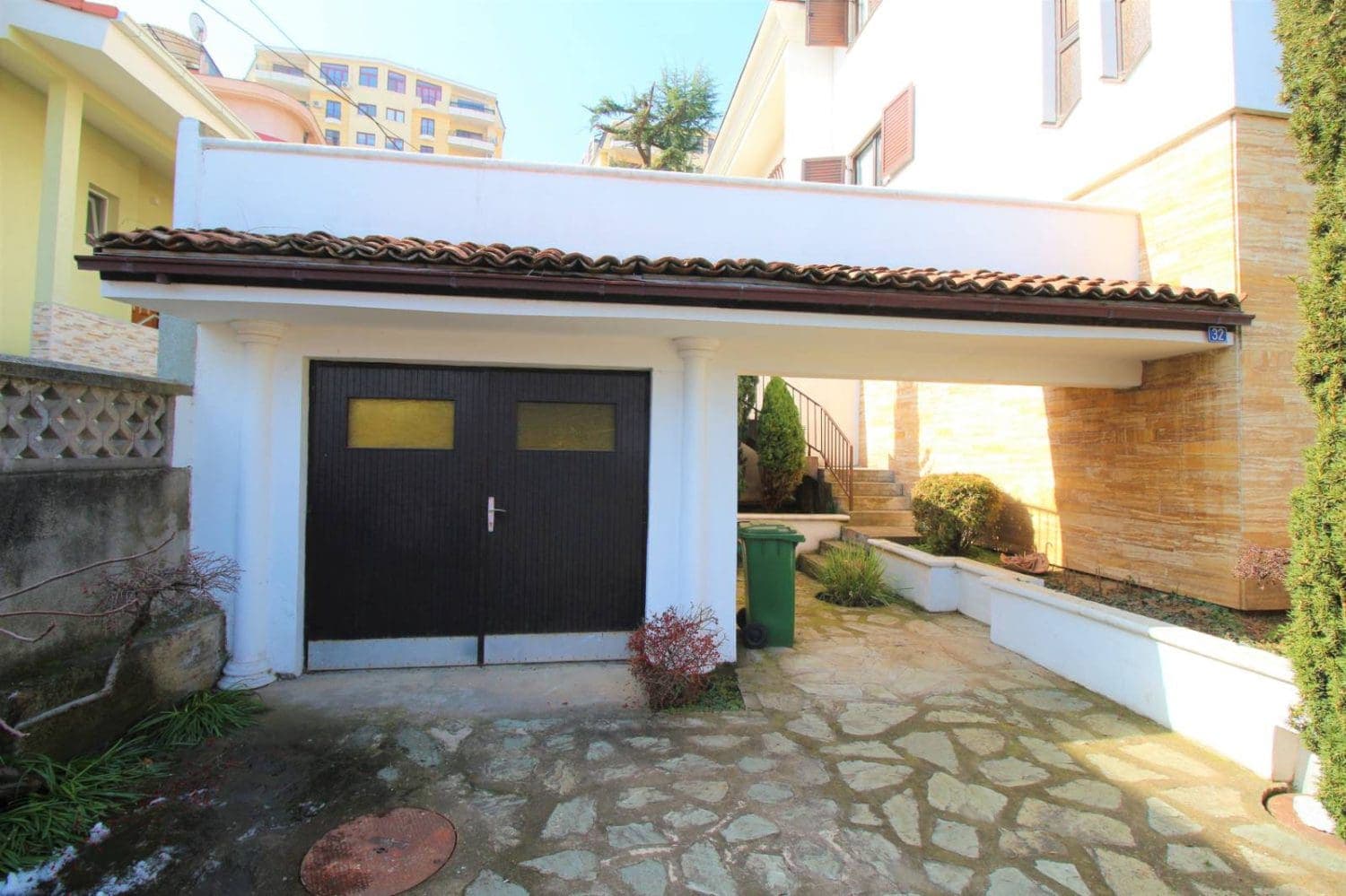 House with yard in Crniche - For Sale - Crniche - Image 2