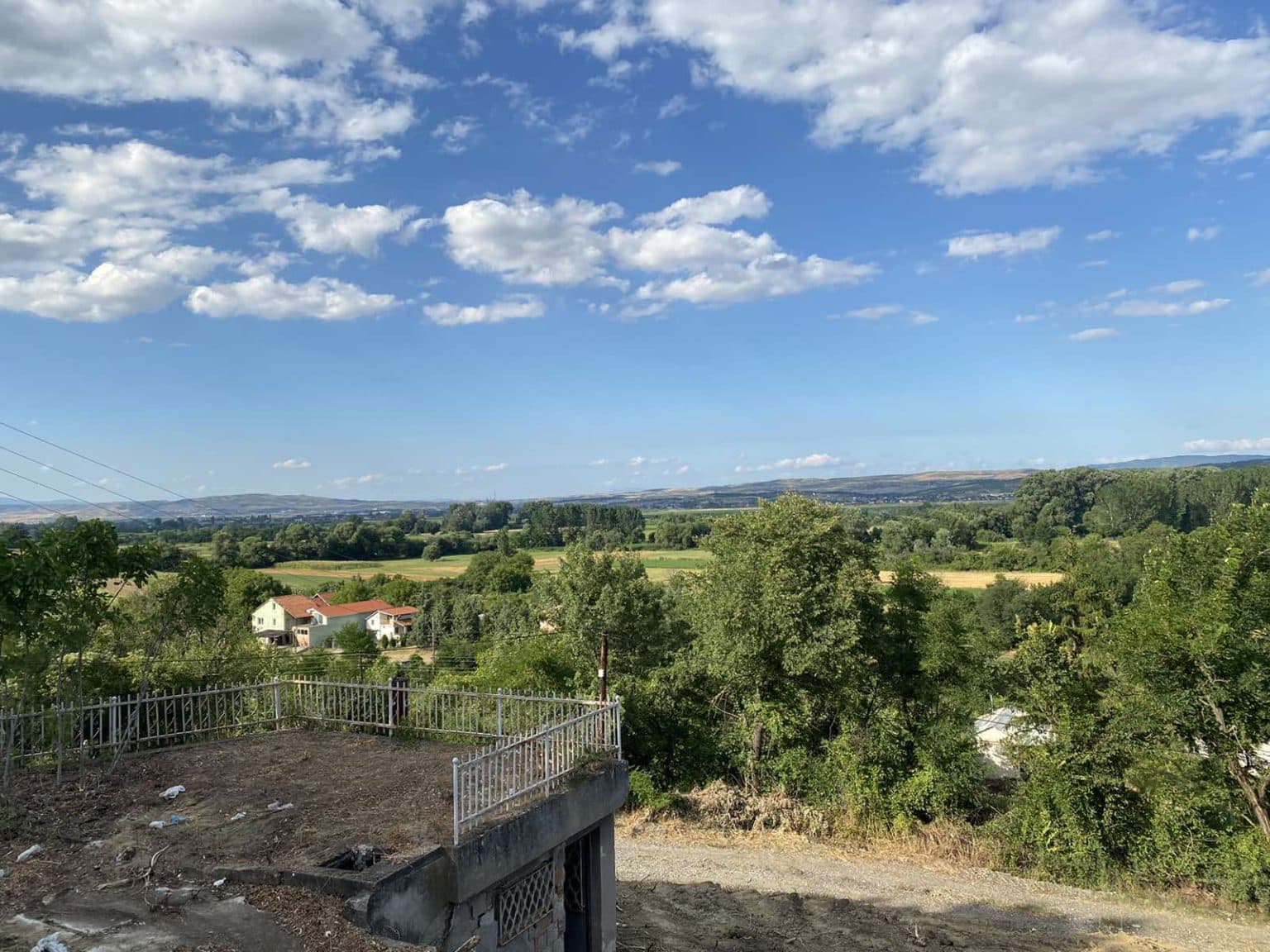 Weekend house with a spacious yard in Oreshani - For Sale - Zelenikovo - Image 3