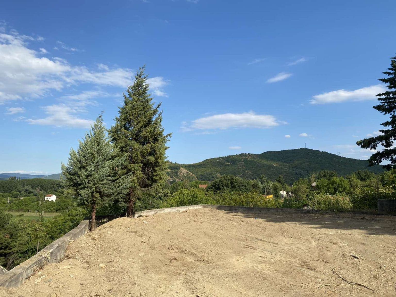 Weekend house with a spacious yard in Oreshani - For Sale - Zelenikovo - Image 1