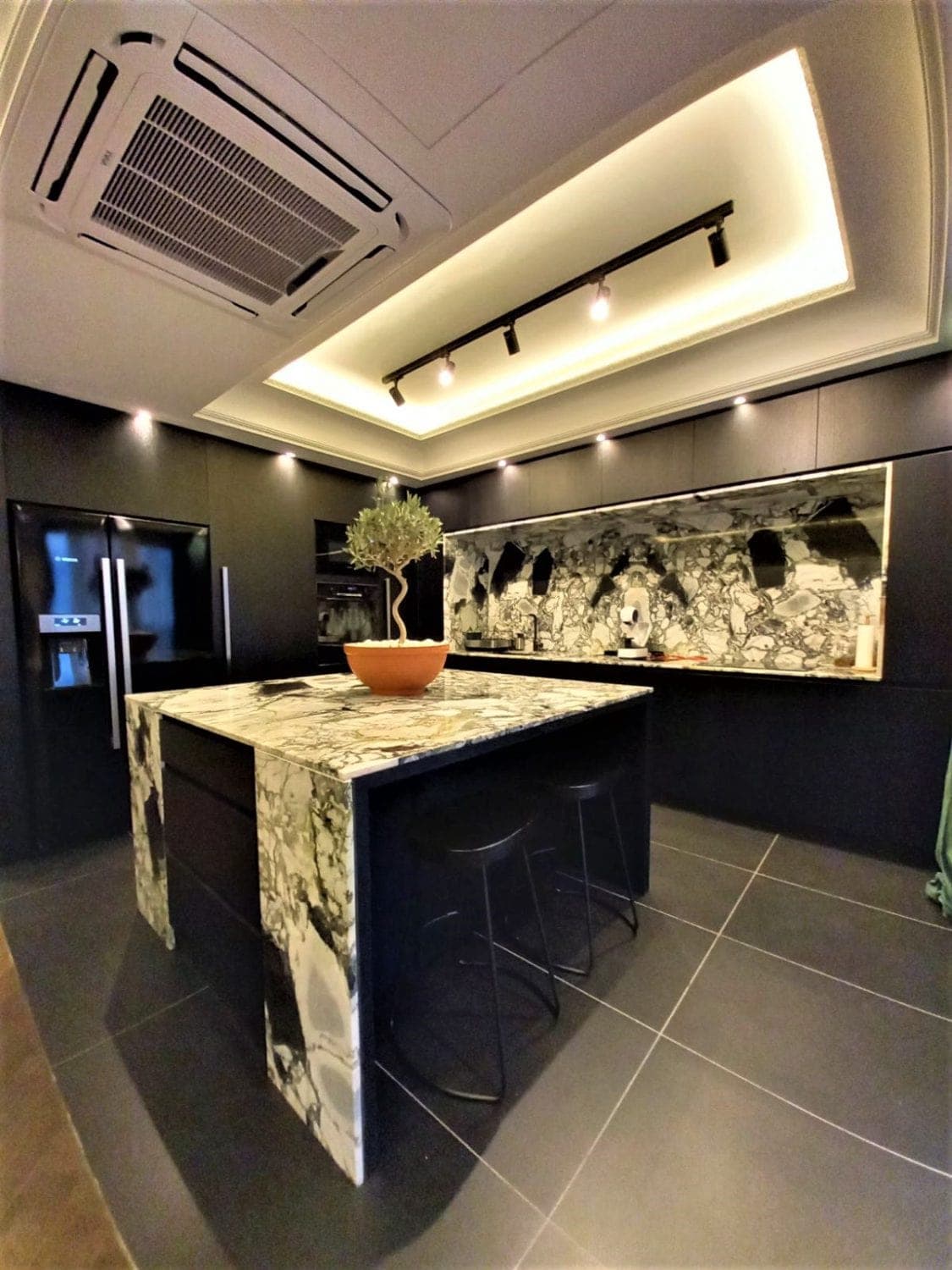 Луксузно опремен стан со прекрасен поглед на Водно - За Изнајмување - Кисела Вода - Слика 8