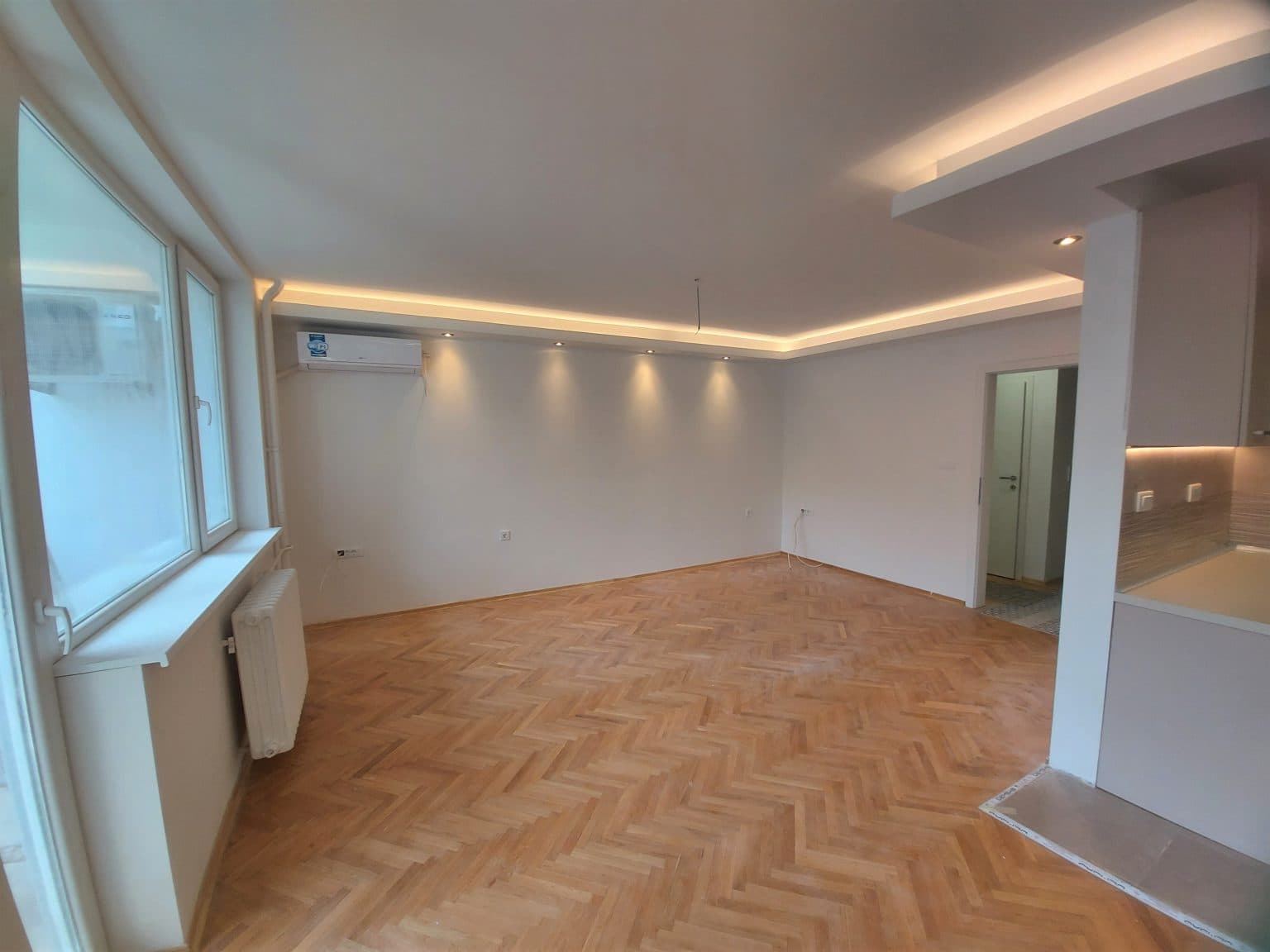 Се изнајмува стан на одлична локација во Центар - За Изнајмување - Центар - Слика 2