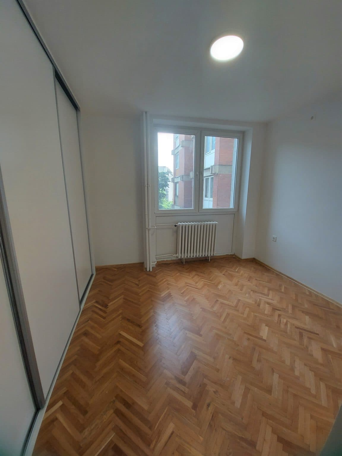 Се изнајмува стан на одлична локација во Центар - За Изнајмување - Центар - Слика 4