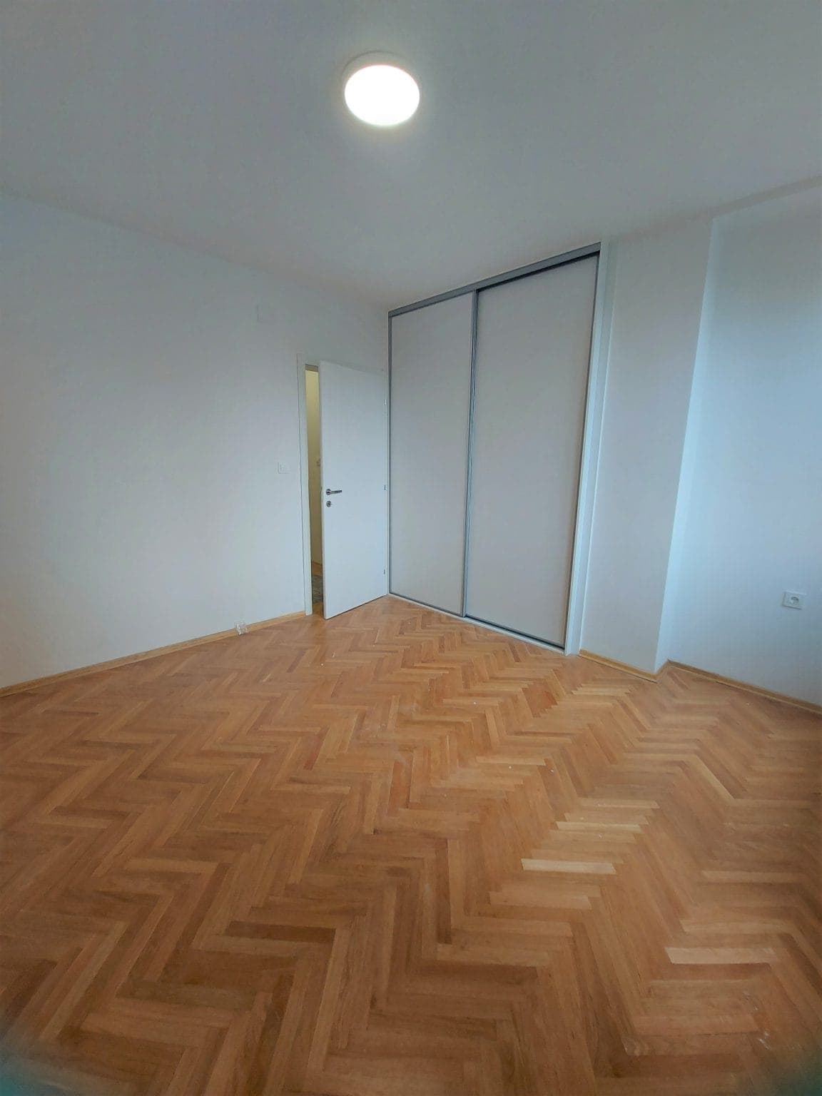 Се изнајмува стан на одлична локација во Центар - За Изнајмување - Центар - Слика 5