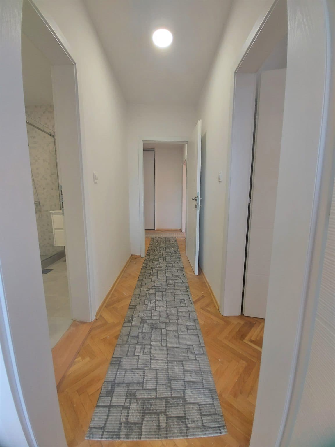 Се изнајмува стан на одлична локација во Центар - За Изнајмување - Центар - Слика 6