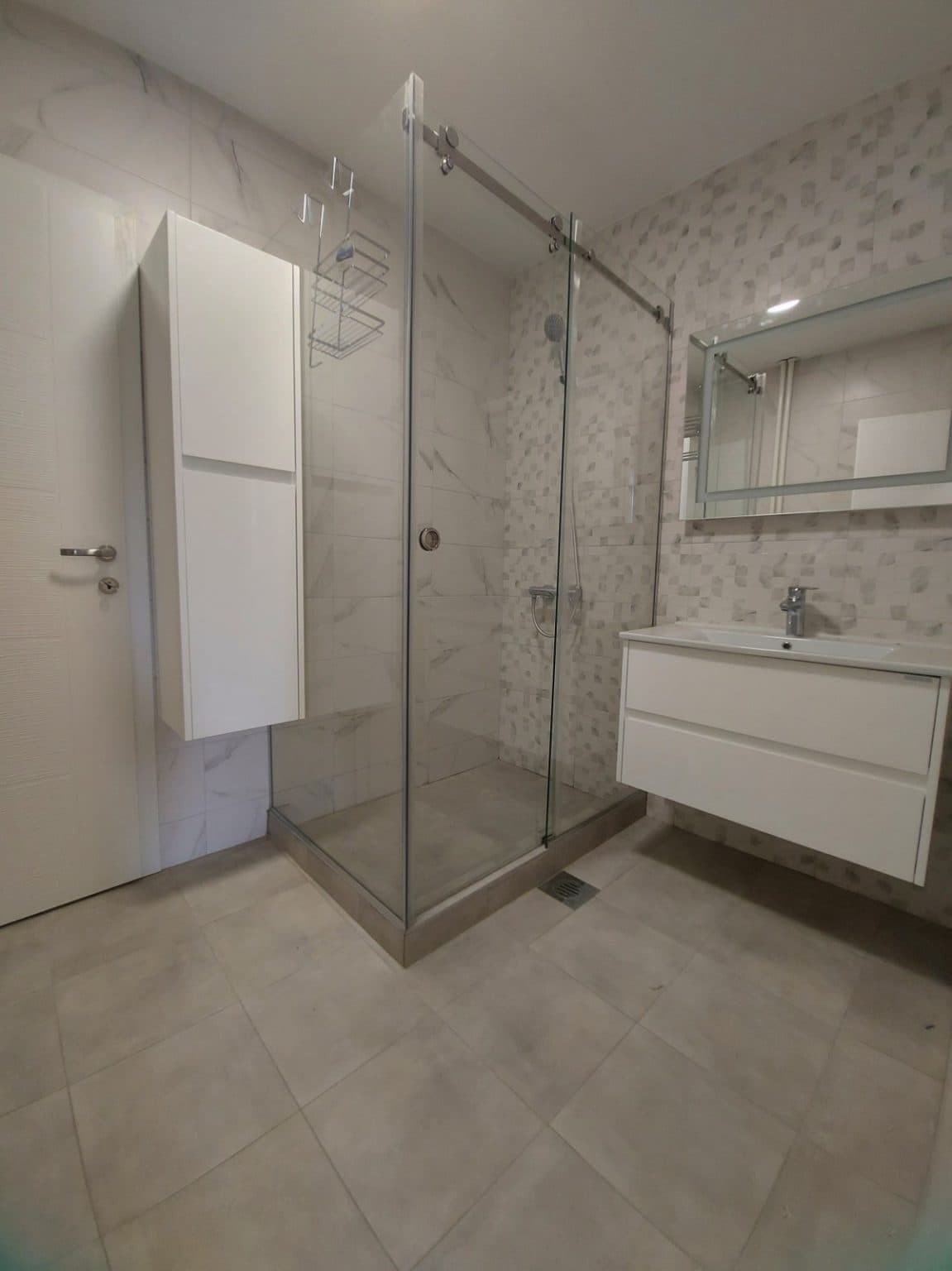 Се изнајмува стан на одлична локација во Центар - За Изнајмување - Центар - Слика 3