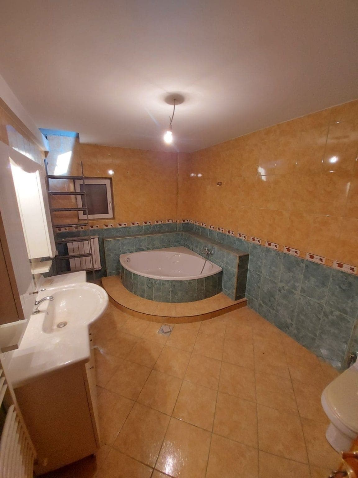 Се продава куќа на одлична локација - За Продажба - Кисела Вода - Слика 8