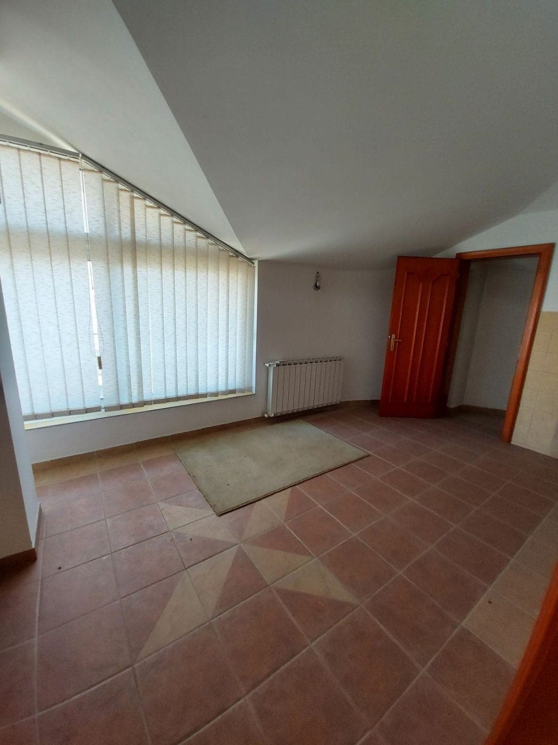 Се продава куќа на одлична локација - 3