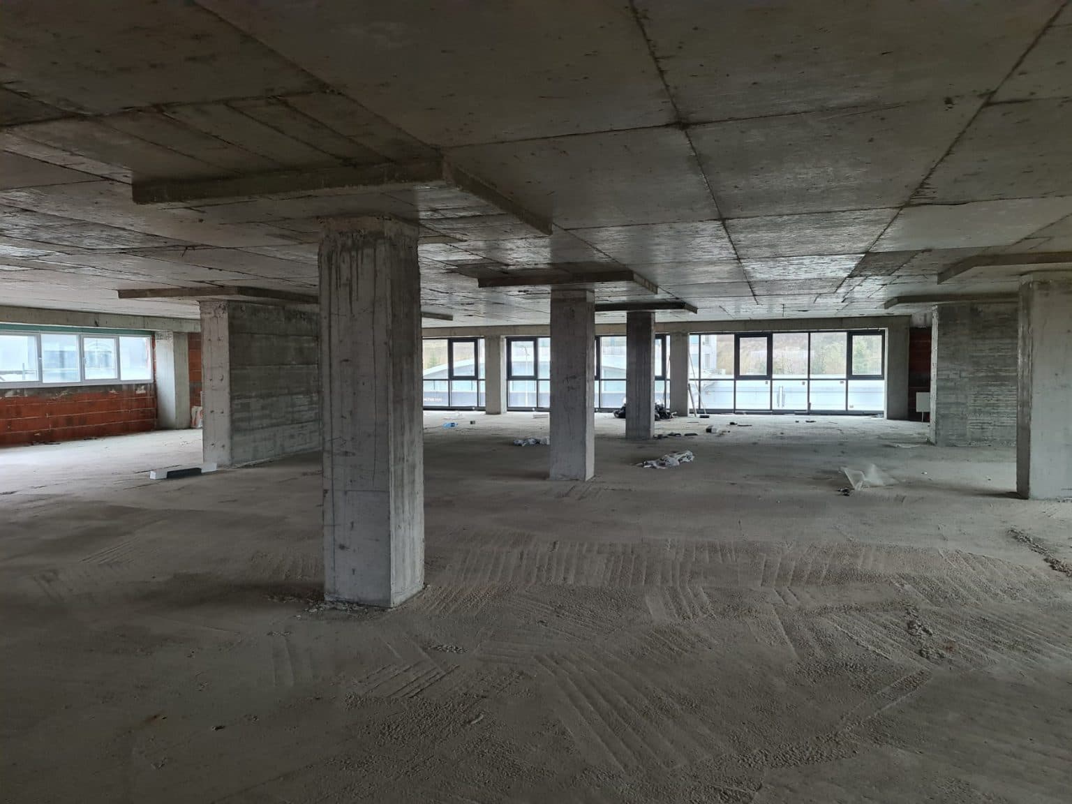 Business building 1000m2 on great location - For Rent - Karposh - Image 6