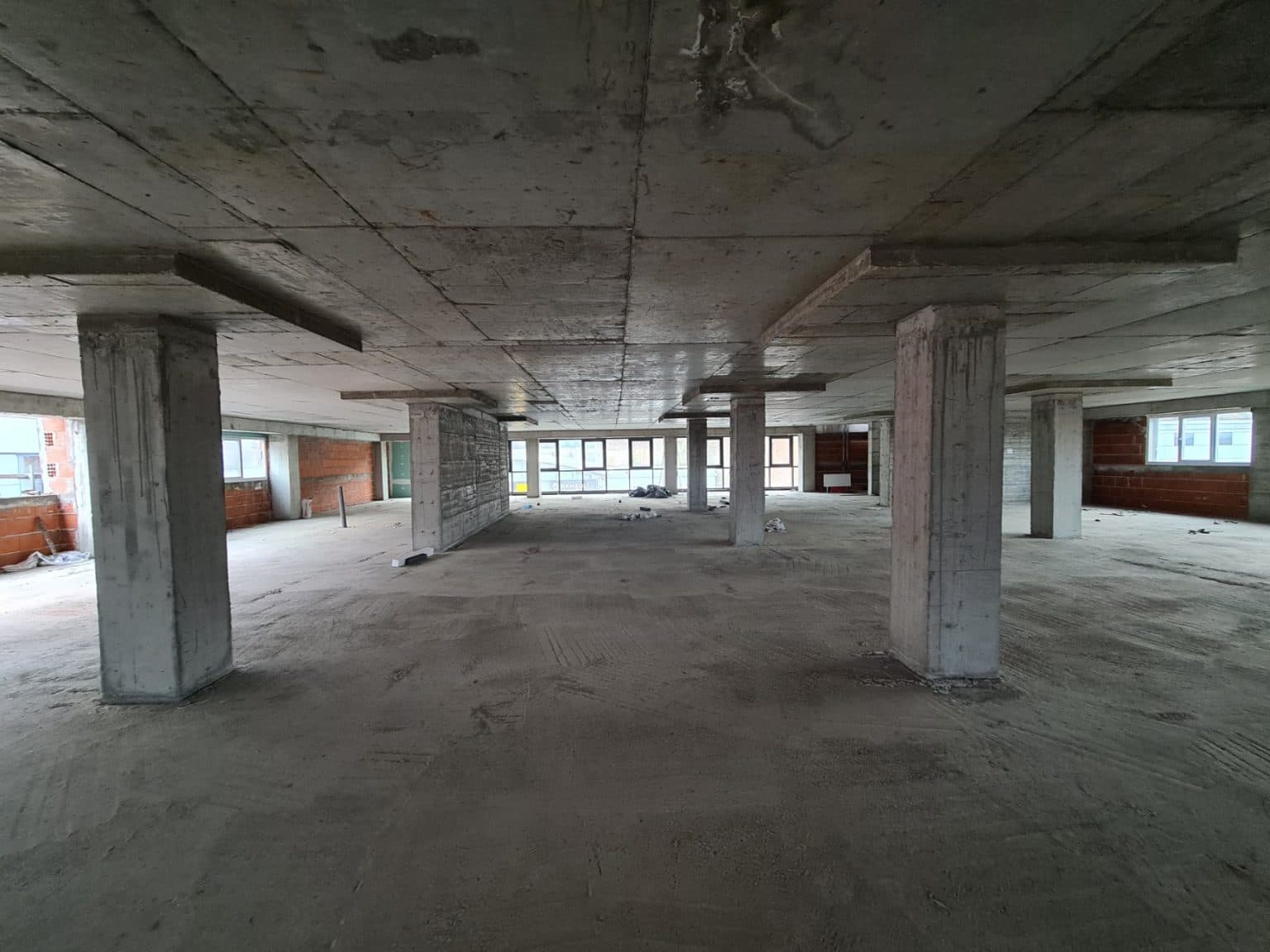 Business building 1000m2 on great location - For Rent - Karposh - Image 8