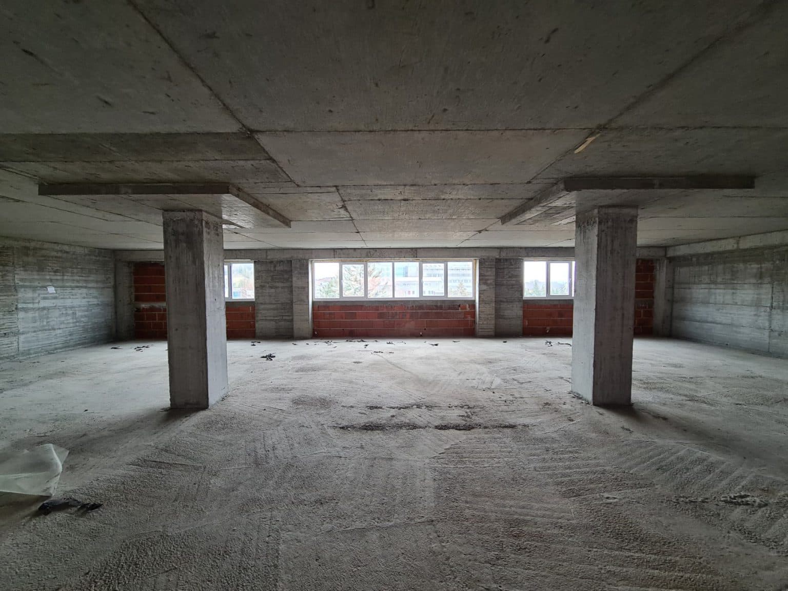Business building 1000m2 on great location - For Rent - Karposh - Image 9