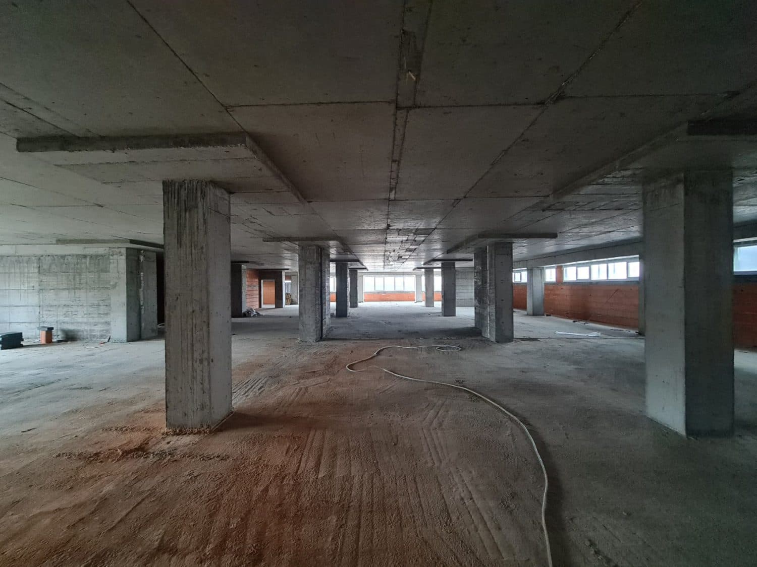 Деловна зграда 1000м2 на одлична локација - За Изнајмување - Карпош - Слика 10