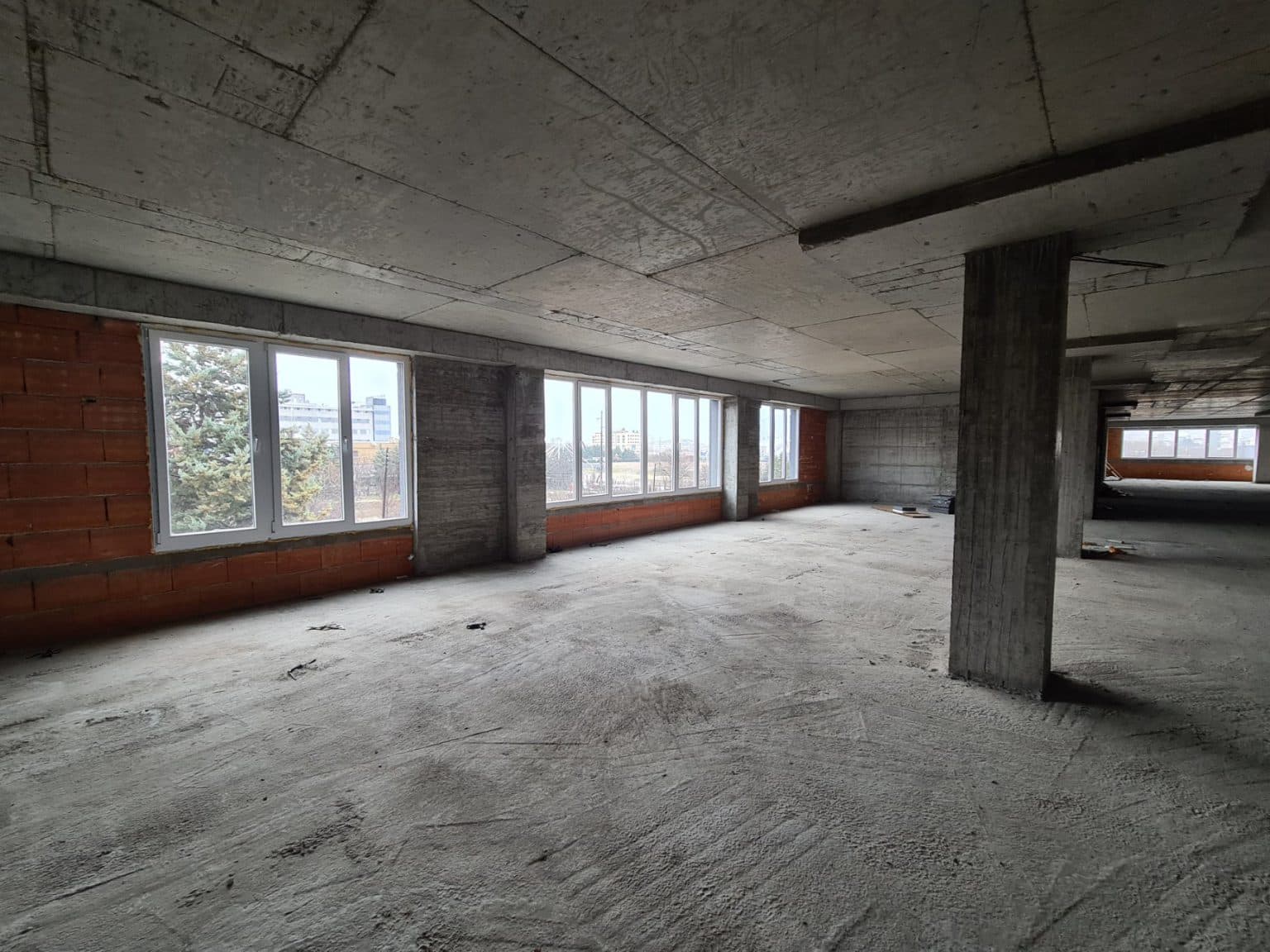 Business building 1000m2 on great location - For Rent - Karposh - Image 12