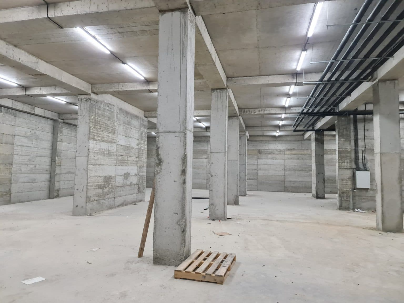 Business building 1000m2 on great location - For Rent - Karposh - Image 13
