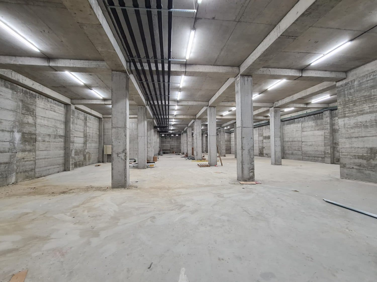 Деловна зграда 1000м2 на одлична локација - За Изнајмување - Карпош - Слика 14