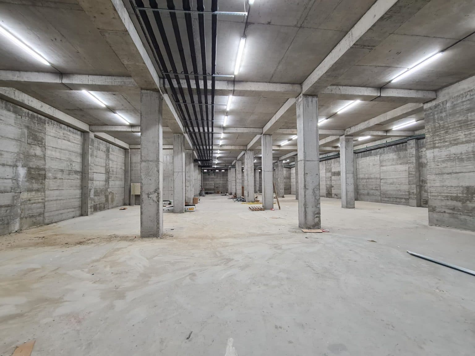 Business building 1000m2 on great location - For Rent - Karposh - Image 14
