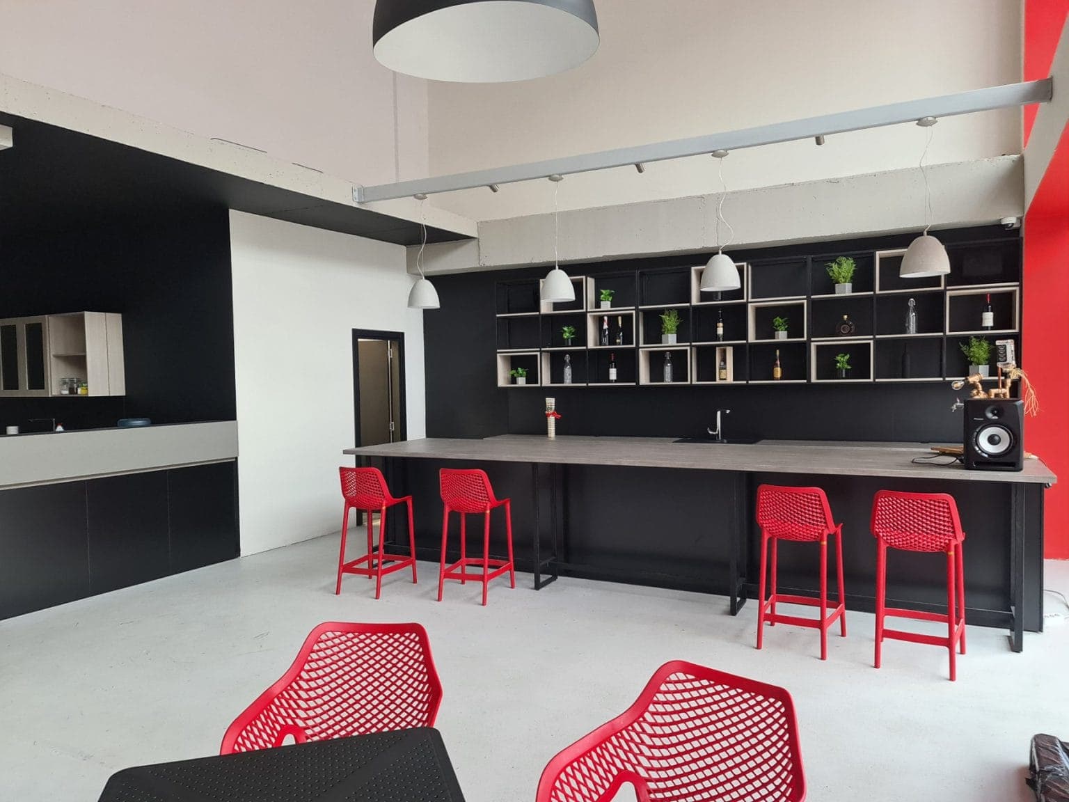 Business building 1000m2 on great location - For Rent - Karposh - Image 5