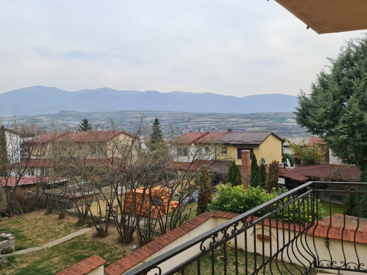 House with mountain view in Radishani - For Sale - Butel - Image 2