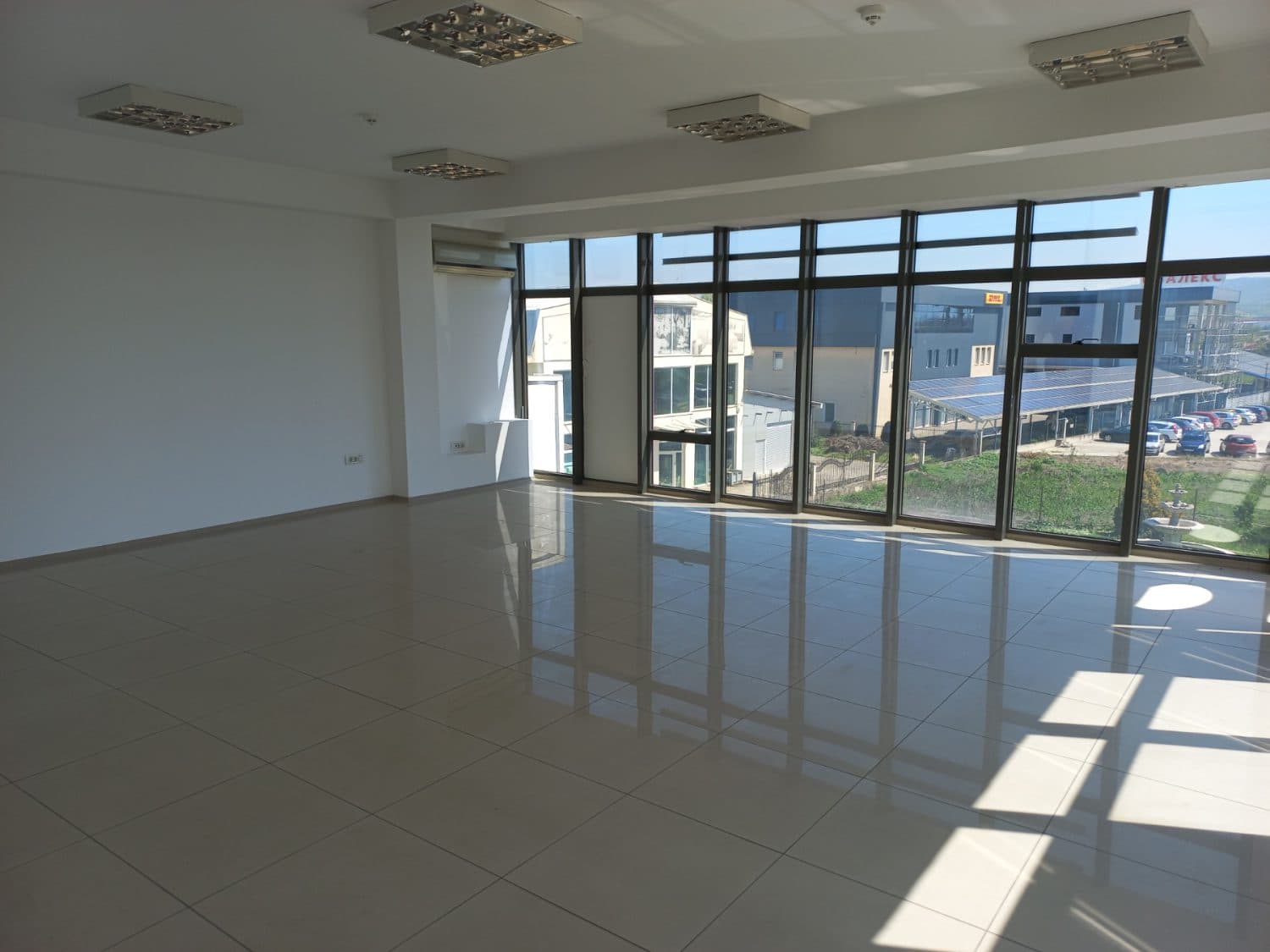 Деловен простор за повеќе намени во Илинден - За Изнајмување - Илинден - Слика 8